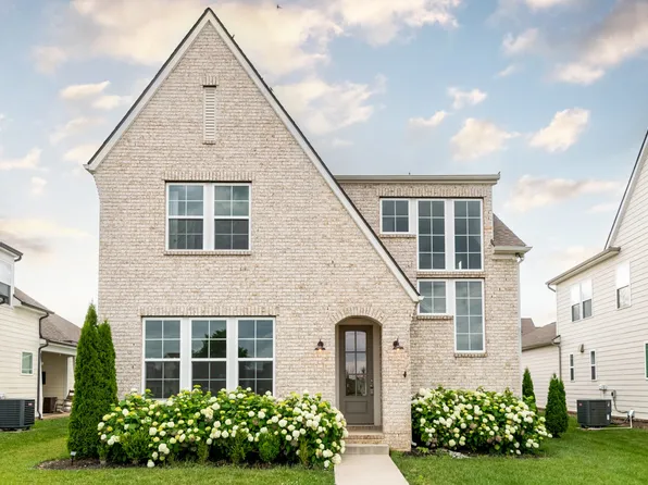 625 Green Farm Way, Spring Hill, TN 37174
