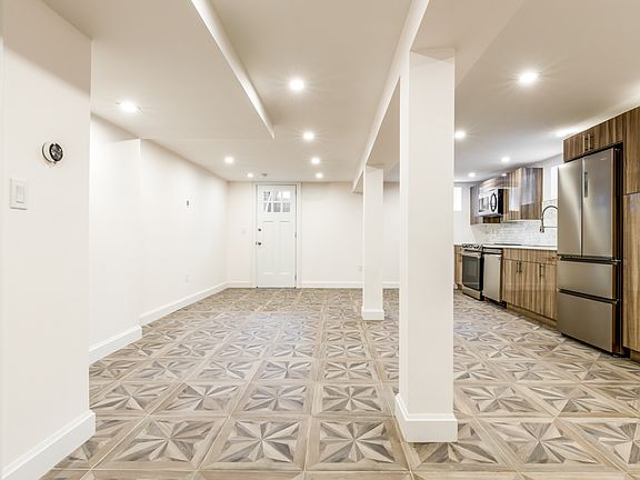 5th image of 2136 41st St