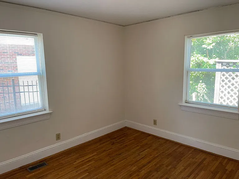 1308 S Kings Dr — Photo 5