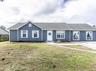 307 Foxtrace Ln, Hubert, NC 28539