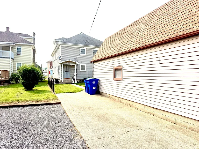 207 N Orange St — Photo 10
