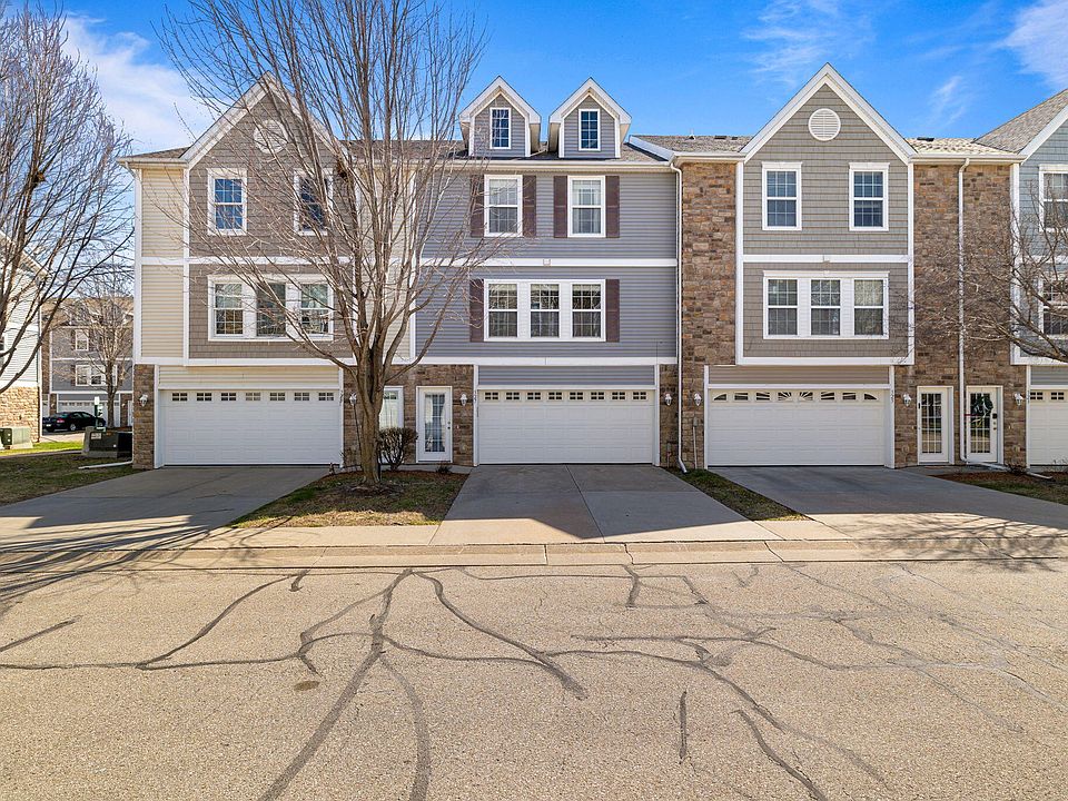 1st image of 327 NE Olivewood
