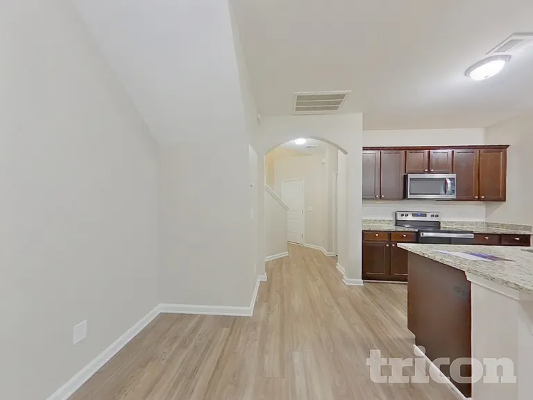 250 Harvest Glen Ln — Photo 3
