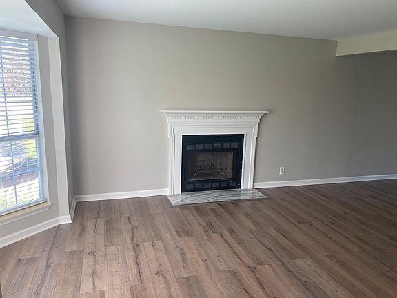 3rd image of 1114 Cedarhill Ct