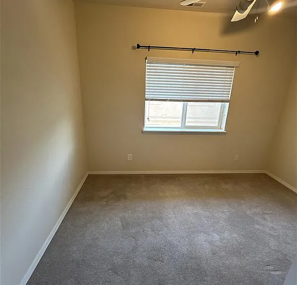 3011 Mandalay Grv #9 — Photo 8