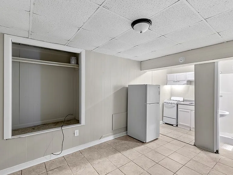 McCormic II Apartments — Photo 15