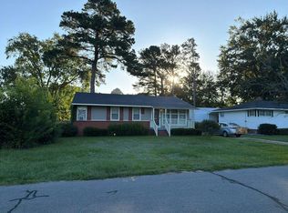 600 Blaney St, Clinton, NC 28328