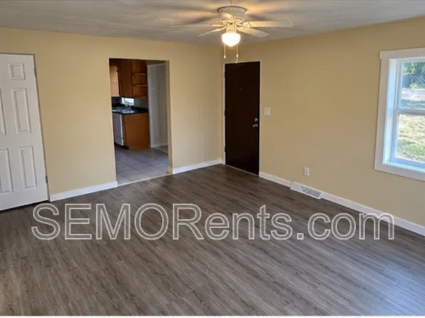 1736 Oakley Dr, Cape Girardeau, MO 63701