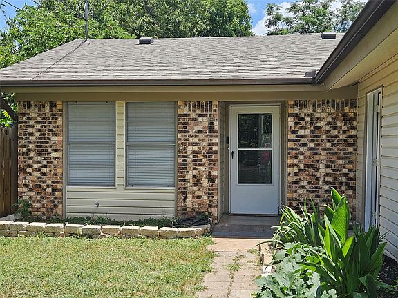 2nd image of 806 Ranch Rd #A
