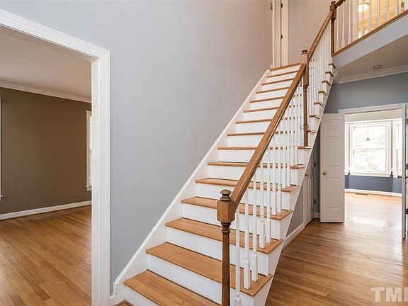 3rd image of 12 Altmont Ct