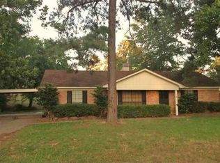 6 Leggett Dr, Texarkana, TX 75503