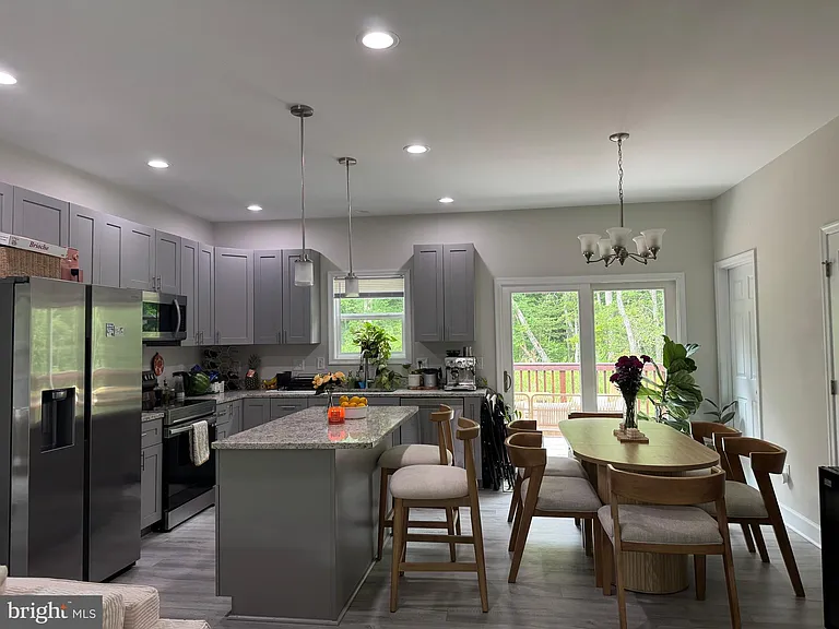 903 Albrough Blvd — Photo 25