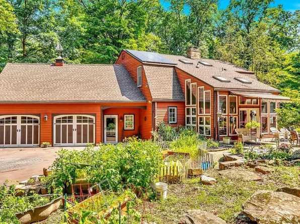 8132 Covered Bridge Rd, Quakertown, PA 18951