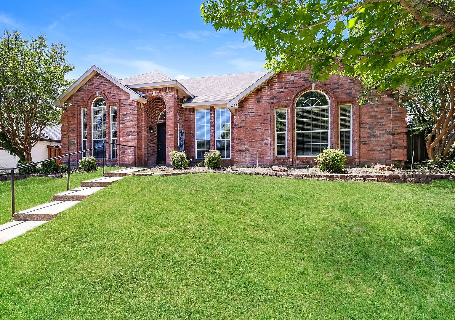 $1,995 4 Bed/2 Bath/2 Garage Ready for Move-in Rockwall Home in Highland Meadows — Photo 3