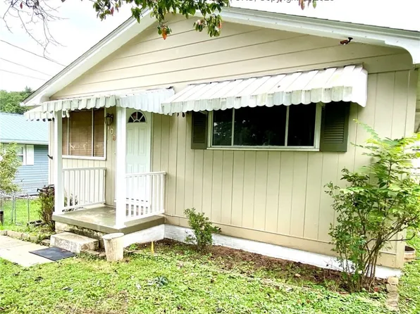 109 Valley Dr, Nitro, WV 25143