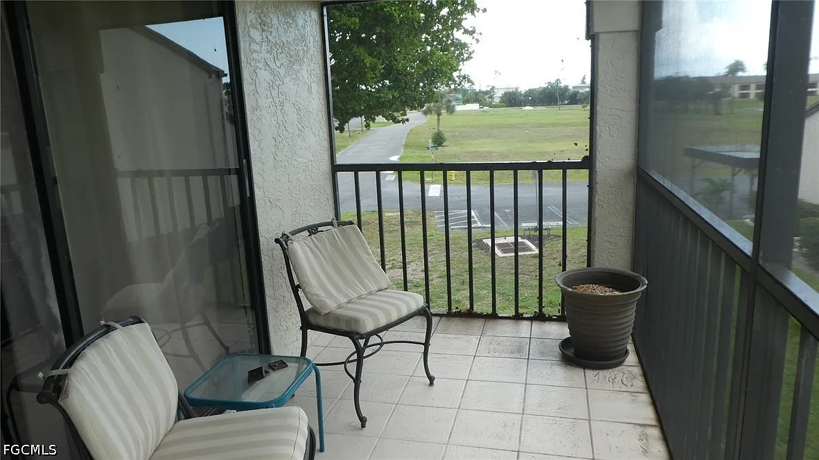 2 bed, 2.0 bath, 1058 sqft, $3,000 — Photo 3