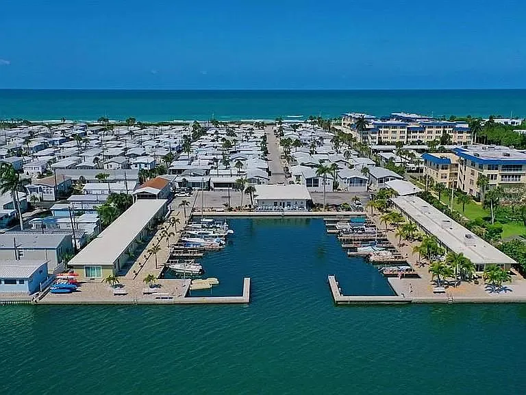 3750 Gulf Of Mexico Dr — Photo 36