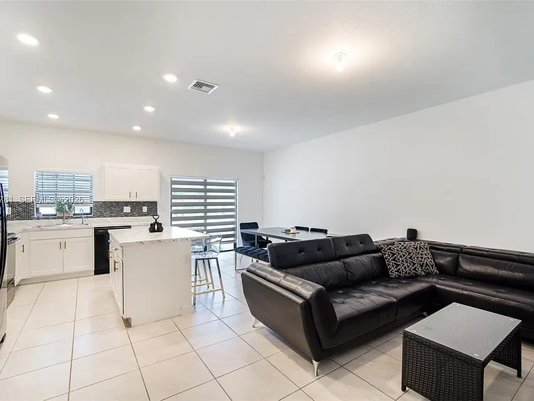 1181 SW 7th Ct #1181 — Photo 10