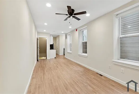 3 bed, 1010 sqft, $1,200 — Photo 3