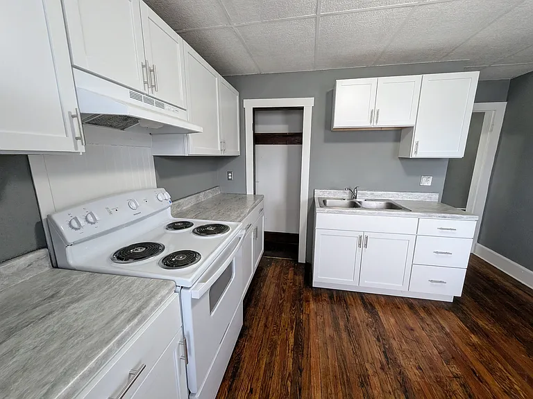 212 S Front St #B — Photo 15