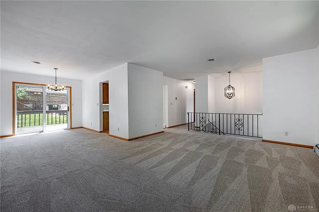 4 bed, 2.5 bath, 2208 sqft, $1,900 — Photo 2