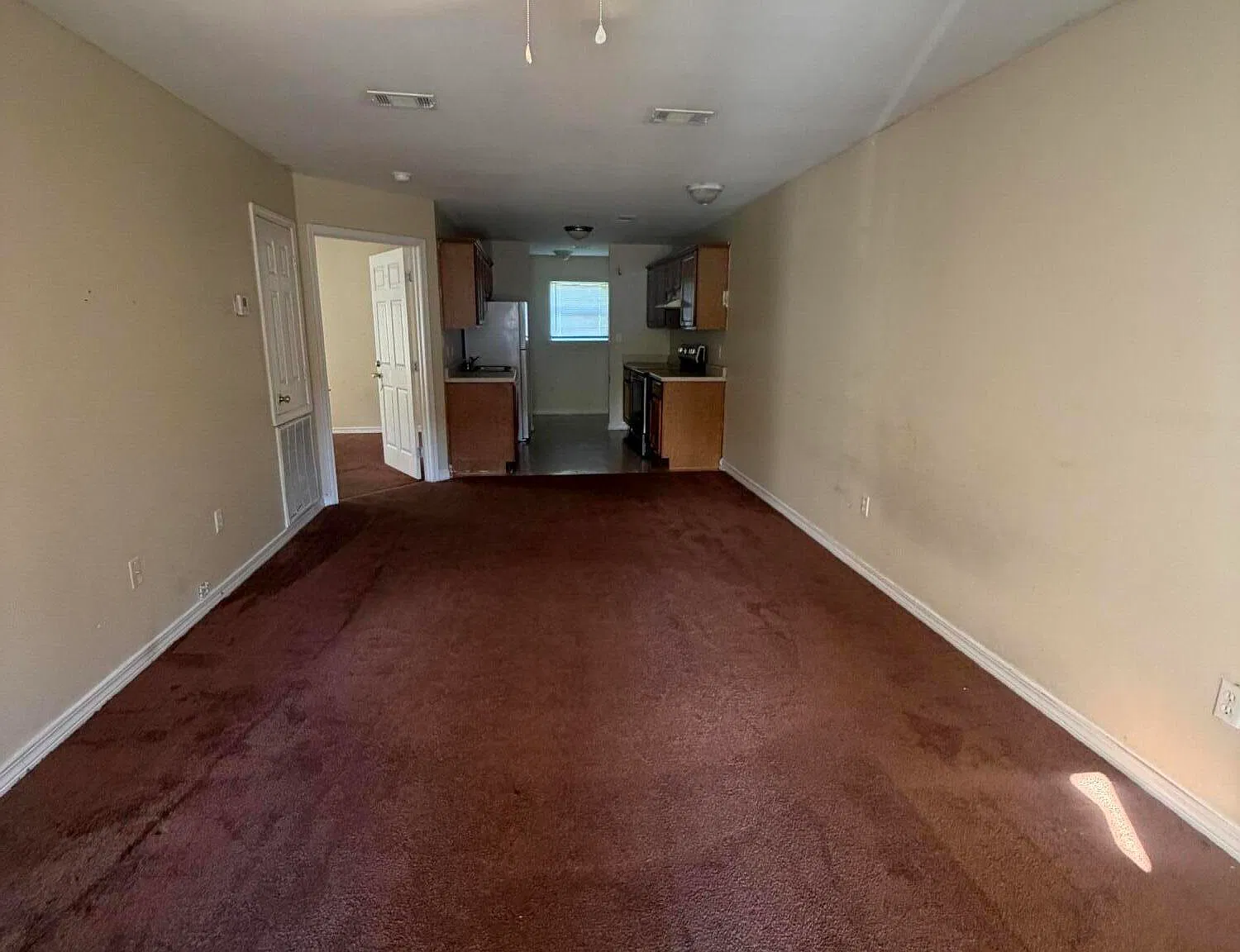 3 bed, 2.0 bath, 1071 sqft, $1,100 — Photo 3