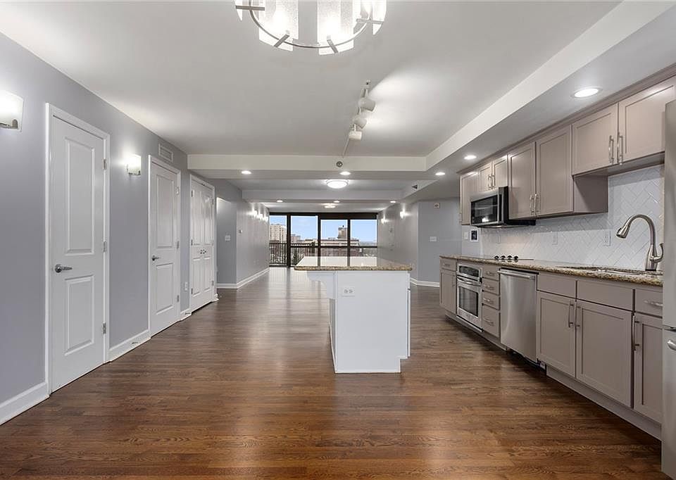 1st image of 600 E Admiral Blvd #601