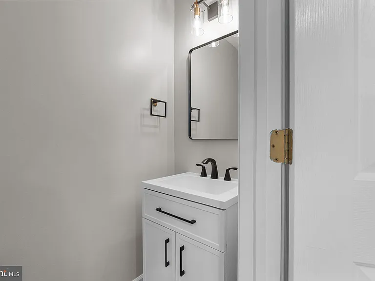 115 Goldfinch Ct #237 — Photo 5