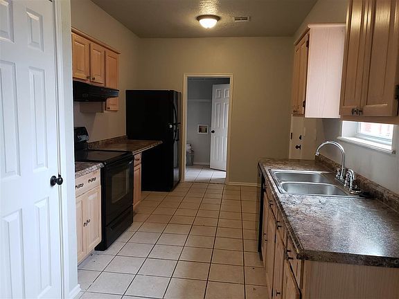 3rd image of 4009 SW Hickory Ln