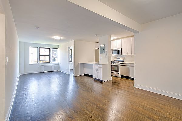 1st image of 12 Beekman Pl #9
