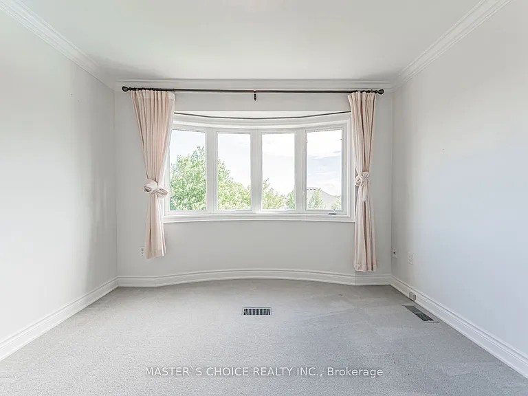 2357 Rideau Dr — Photo 31