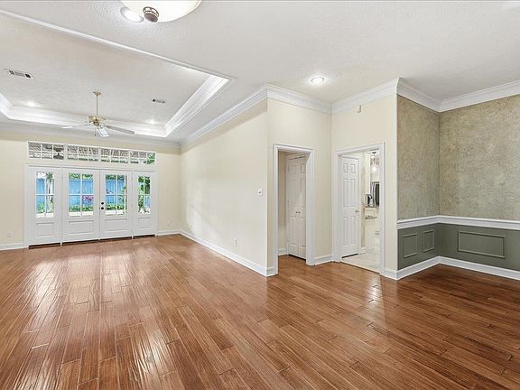 4th image of 6095 Barrington Ave