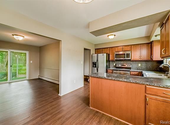 4th image of 3751 Eastbourne Dr