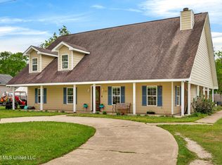 430 Gladstone St, Bay Saint Louis, MS 39520