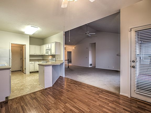 3rd image of 6708 S 117th St