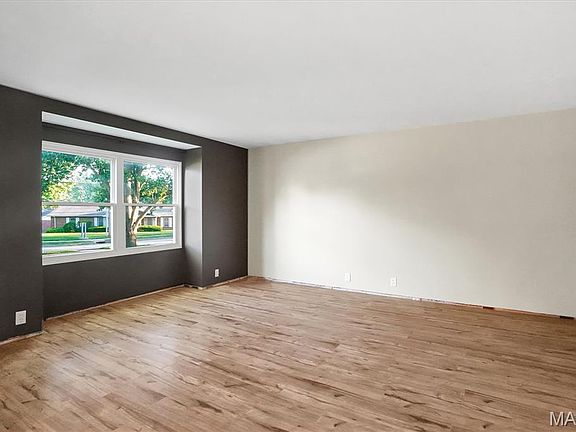 5th image of 15583 Clayton Rd