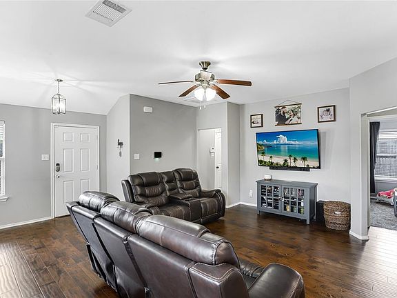 4th image of 2009 Blakehill Dr