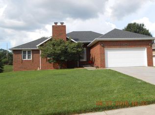 885 E Nottingham Ln, Springfield, MO 65810