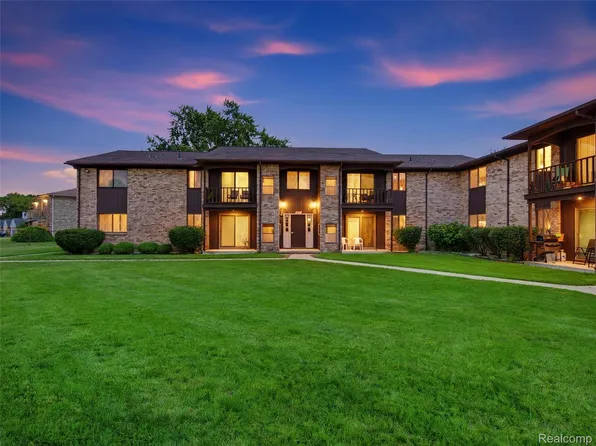 270 E Thirteen Mile Rd APT 34, Madison Heights, MI 48071