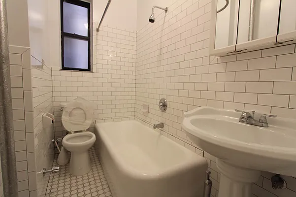 Rented by Contact Realty | media 4