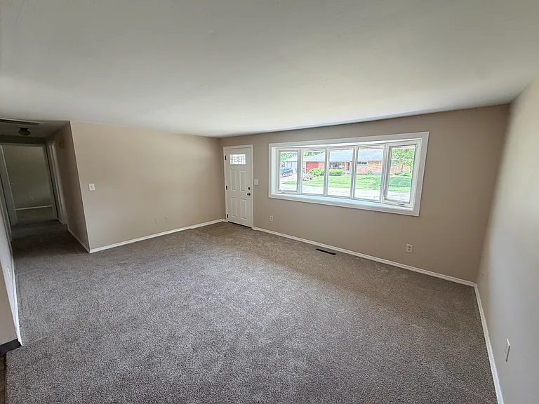 2406 Bushwick Dr — Photo 2