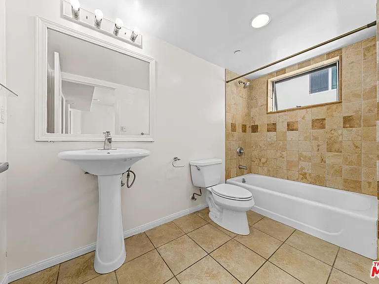 6815 Baird Ave #5 — Photo 17