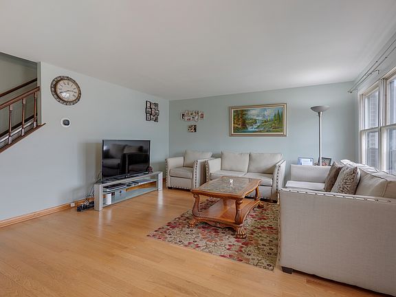 4th image of 947 Banbury Ct