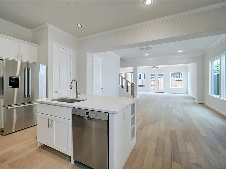 945 Wakefield Dr — Photo 7