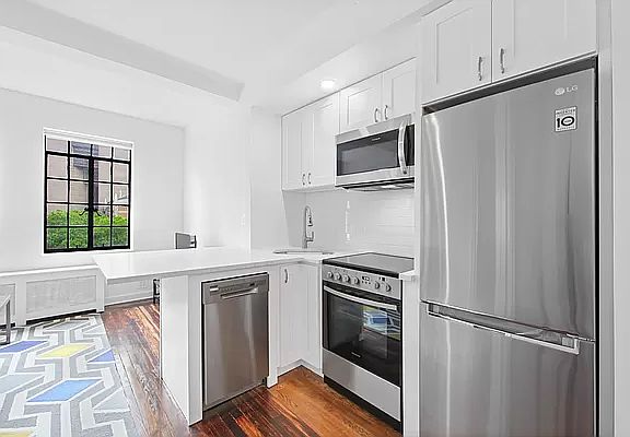 2nd image of 45 Tudor City Pl APT 911