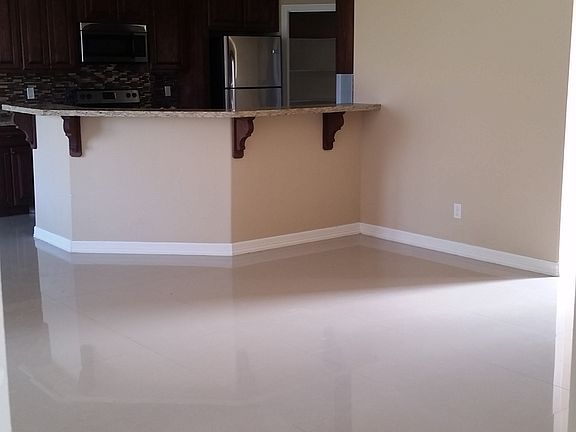 4th image of 1206 Helena Dr
