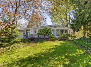 130 Brooklawn Dr, Rochester, NY 14618