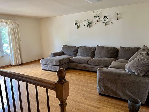 3rd image of 18 Zachary Ct