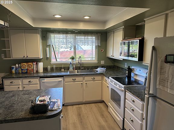 5th image of 11019 NW 30th Ct