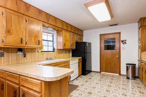 3rd image of 2113 Pelican Ave